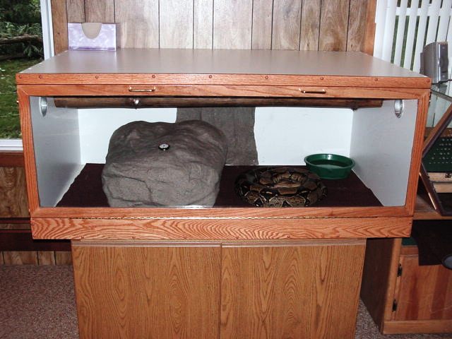 www.reptile-cage-plans.com/gallery/galimages/Boecage.JPG
